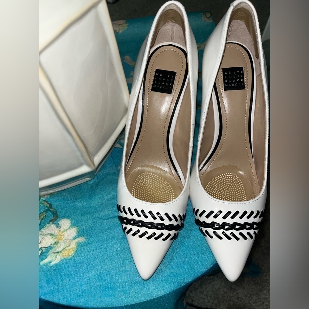 White House Black Market Olivia Whipstitch Black White Pumps Heels Size 6M - Picture 3 of 9